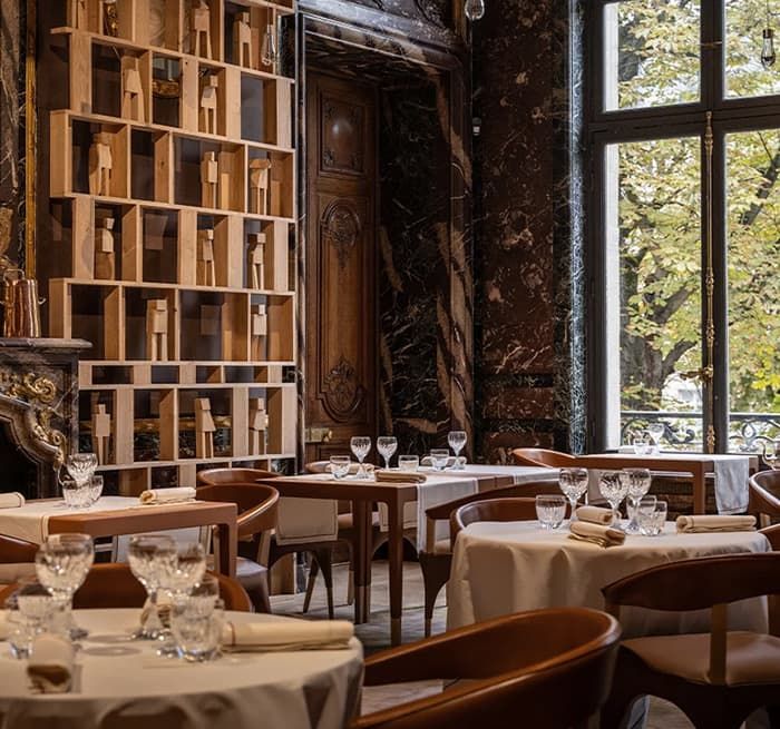 RESTAURANTS 
& CHEFS